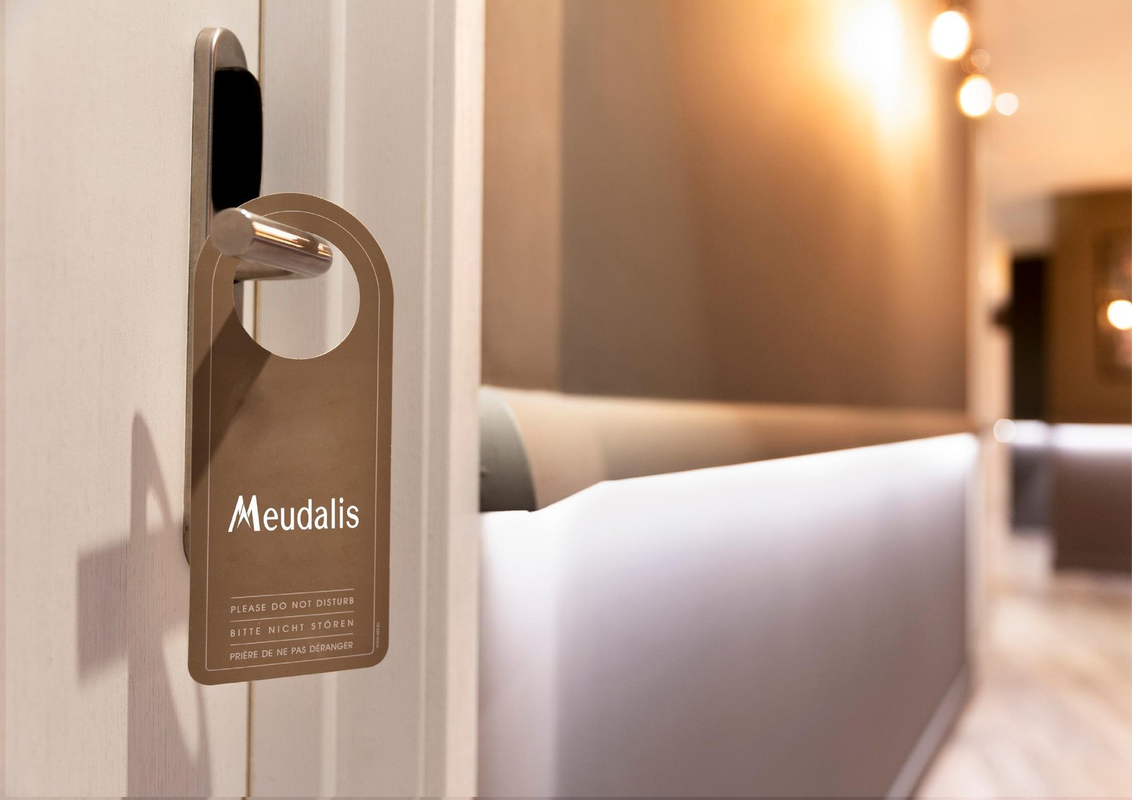 Meudalis product flat-lay photography
